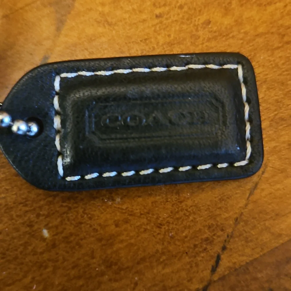 COACH | BLACK LEATHER WRISTLET